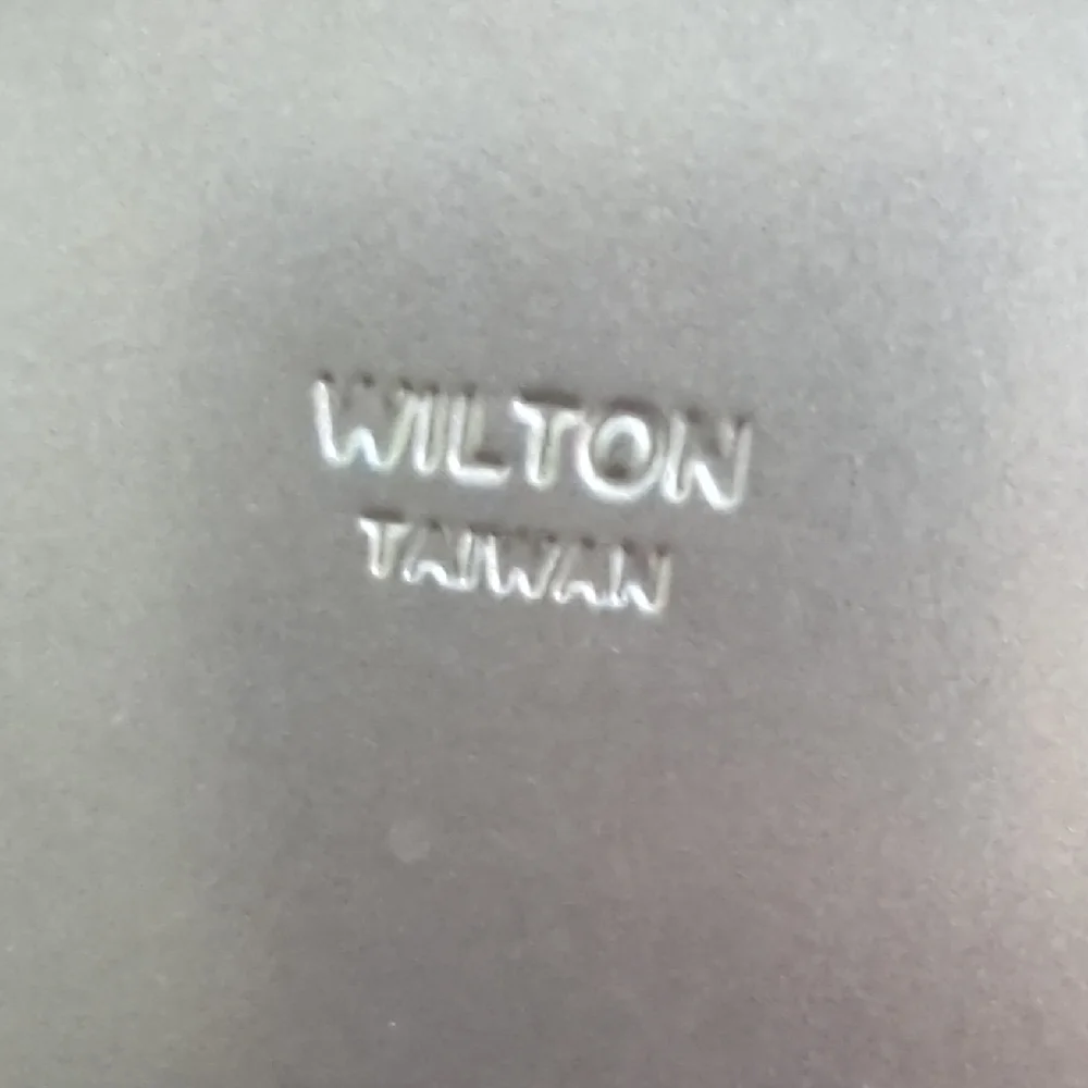 Wilton Black Bakeware Set for Effortless Baking